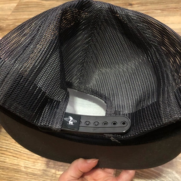 Pair of 2 hats - Picture 4 of 8